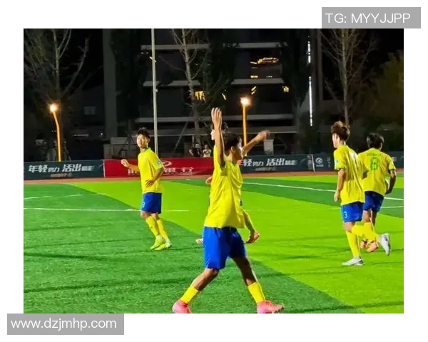 花海足球球星闪耀绿茵赛场展现非凡技艺与团队精神